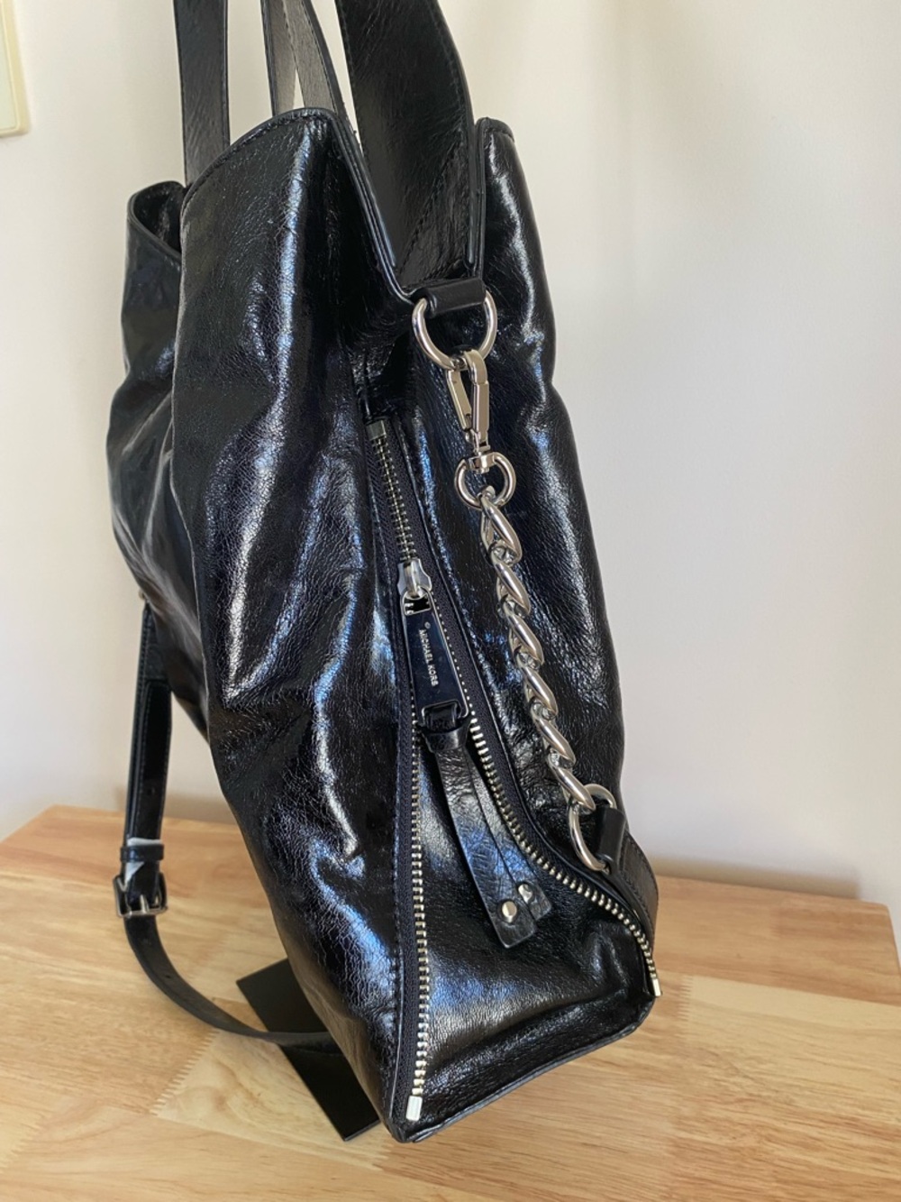 Michael Kors Devon Black Leather Shoulder Bag with Silver Chain Detail - Picture 3 of 12